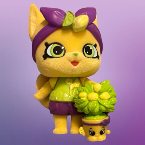 Lot of 8 Moose Toys Shopkins Wild Styles Fuzzy Shoppets 5 Stands & Shopkins - Picture 9 of 9